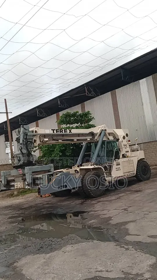 Reach Stacker