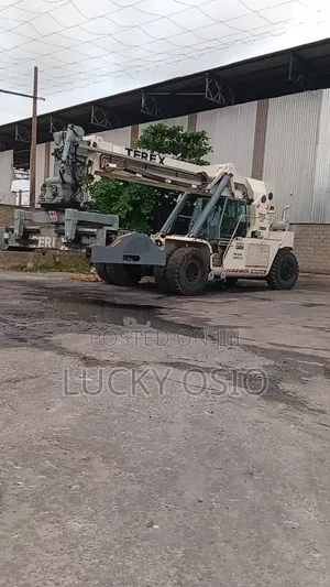 Reach Stacker