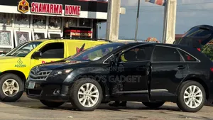 Toyota Venza LE 4dr Wagon AWD (2.7L 4cyl 6A) 2015 Black