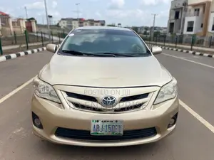 Toyota Corolla 2011 Gold