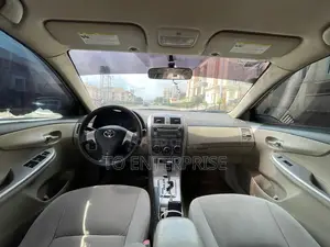 Toyota Corolla 2011 Gold