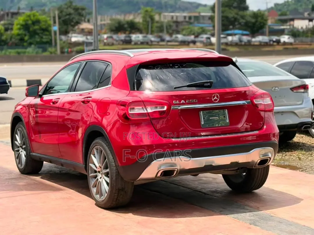 Mercedes-Benz GLA-Class 2017 Red
