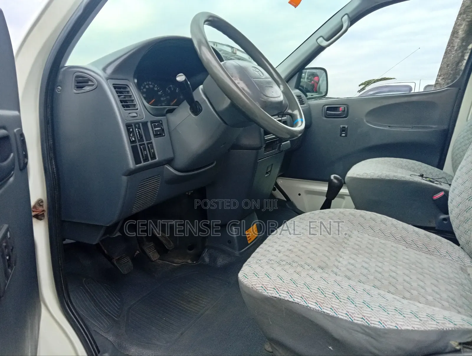Toyota HiAce 2006 White