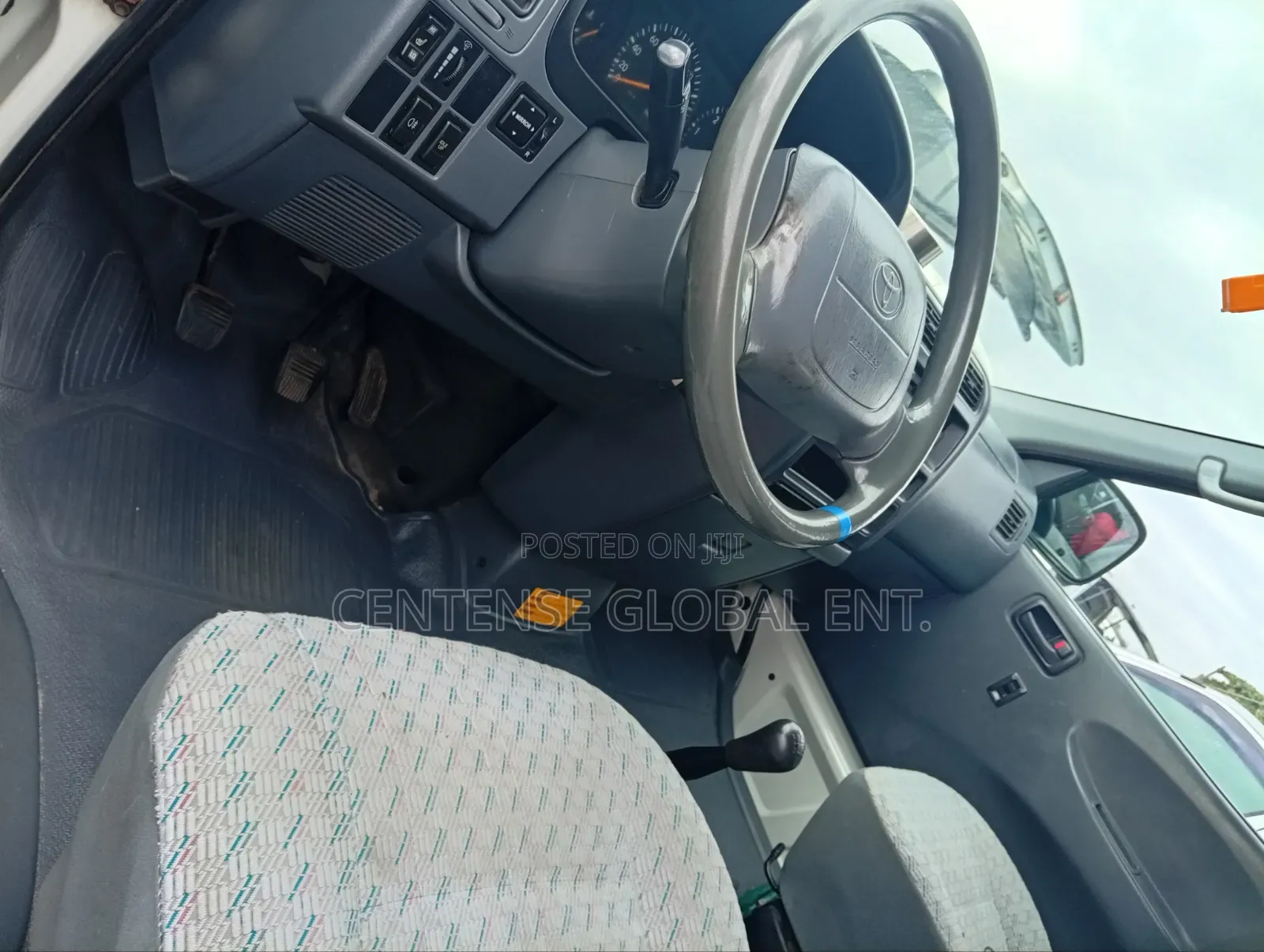 Toyota HiAce 2006 White