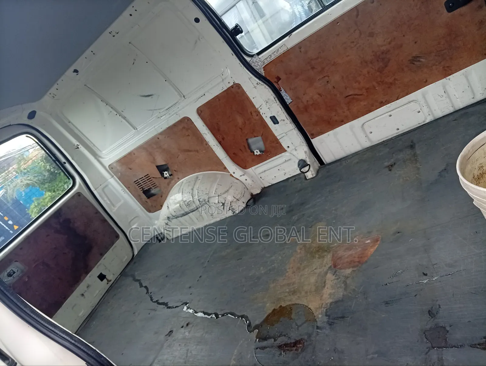 Toyota HiAce 2006 White