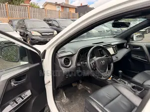 Toyota RAV4 SE AWD (2.5L 4cyl 6A) 2017 White