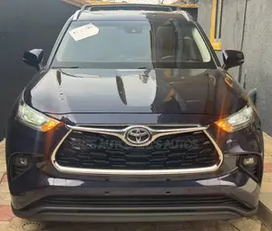 Toyota Highlander XLE 2021 Blue