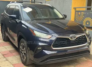 Toyota Highlander XLE 2021 Blue
