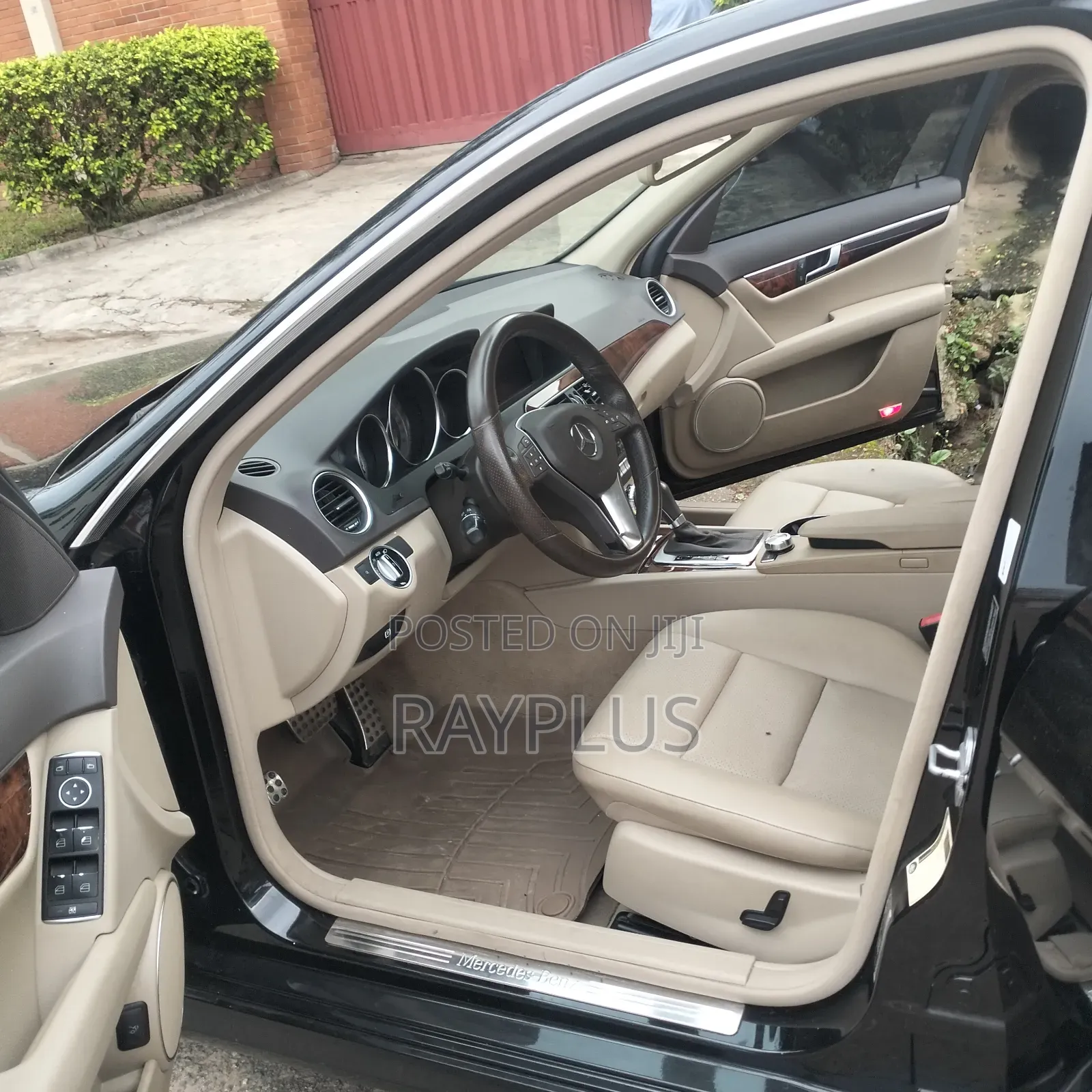 Mercedes-Benz C300 2012 Black