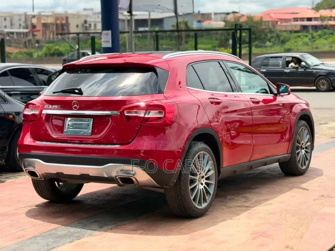 Mercedes-Benz GLA-Class 2017 Red