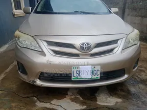 Toyota Corolla LE 4dr Sedan (1.8L 4cyl 4A) 2013 Gold