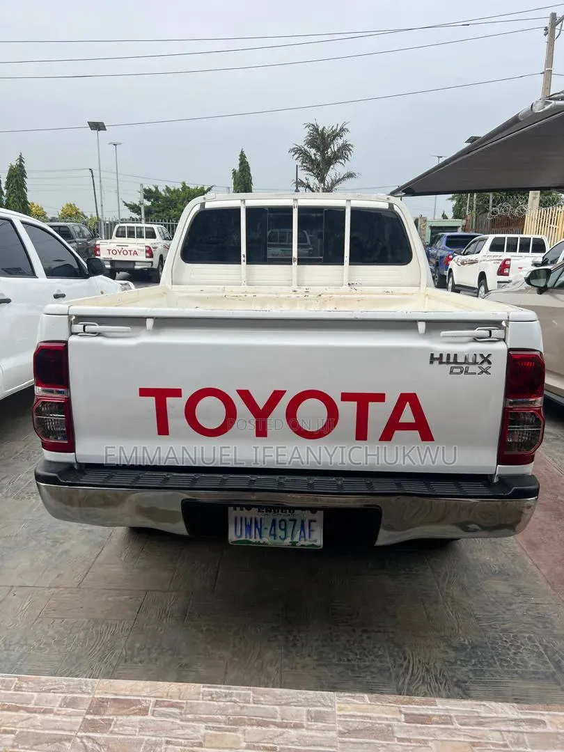 Toyota Hilux 2012 White