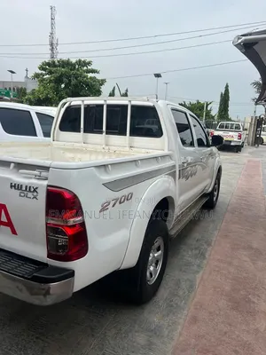 Toyota Hilux 2012 White