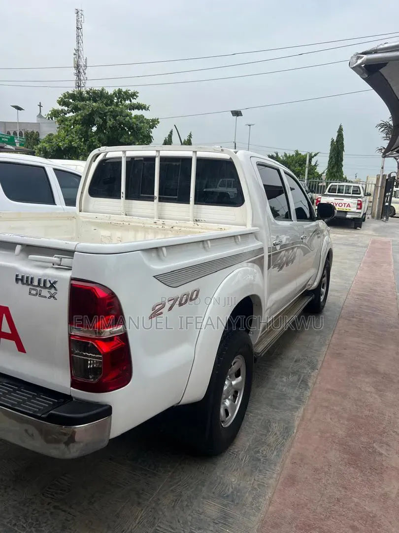 Toyota Hilux 2012 White