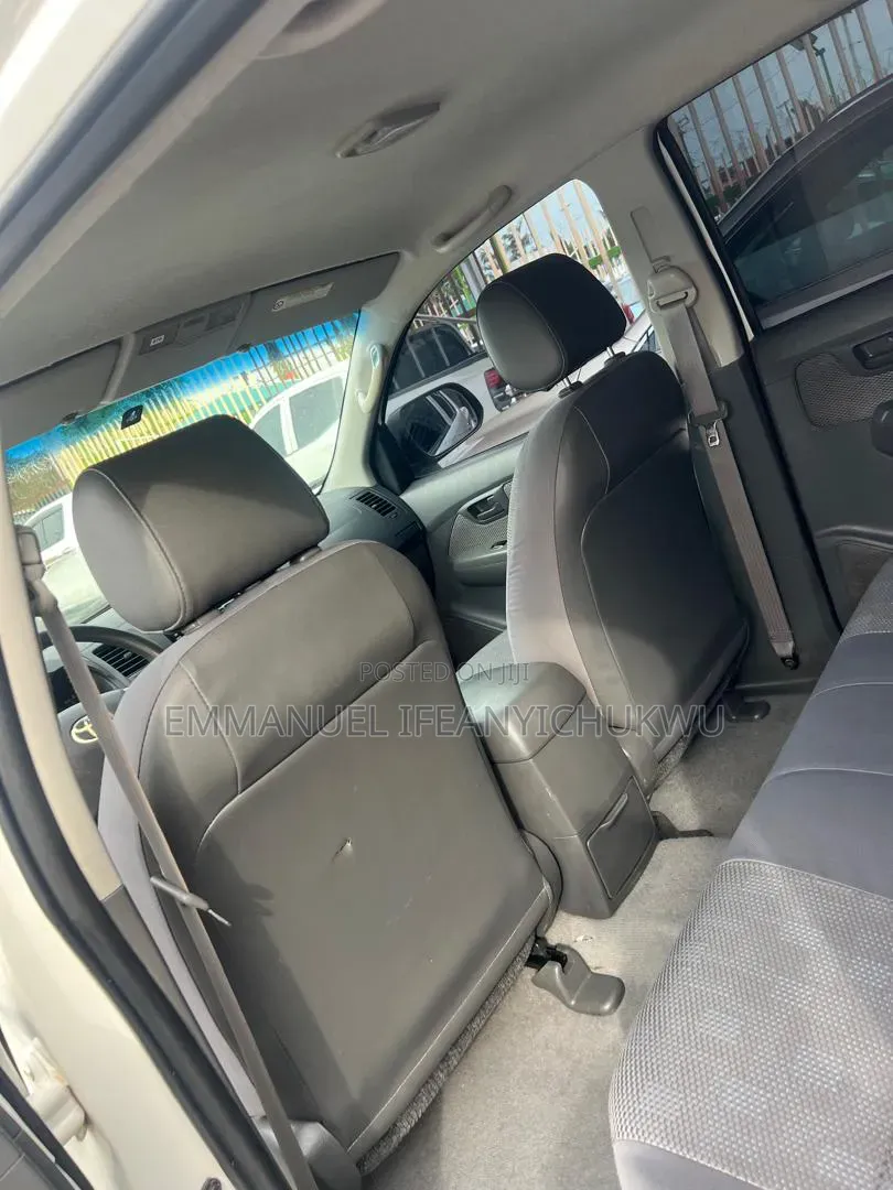 Toyota Hilux 2012 White