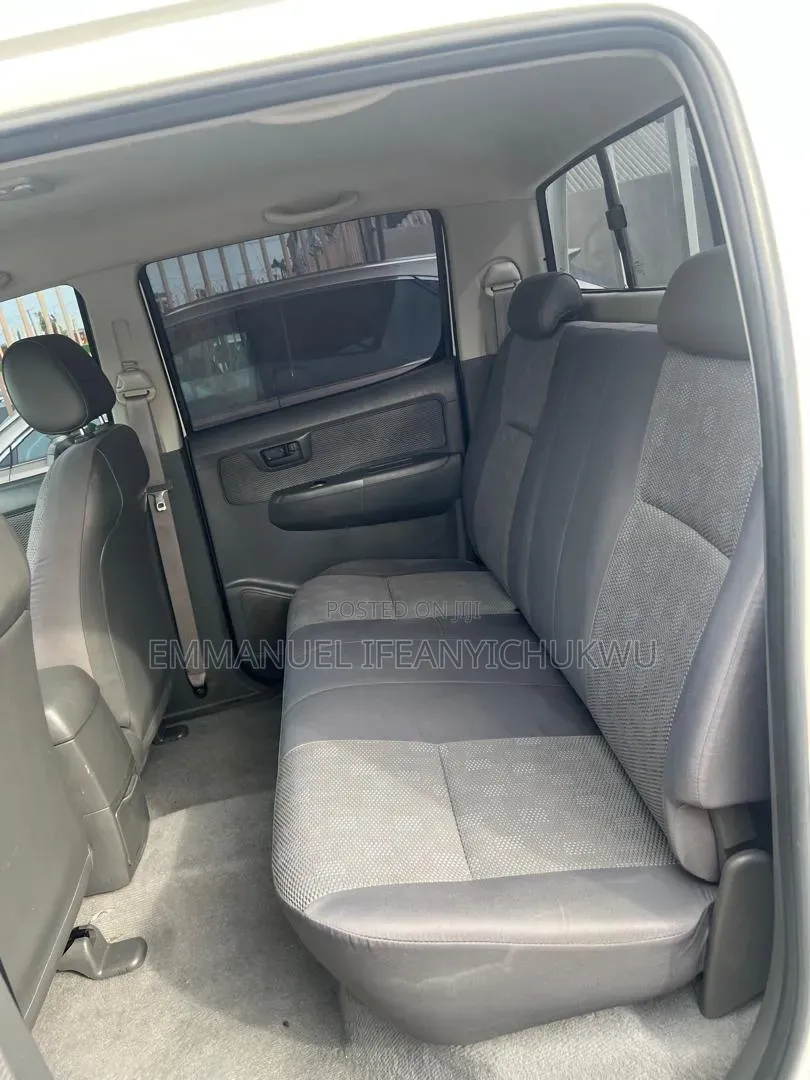Toyota Hilux 2012 White