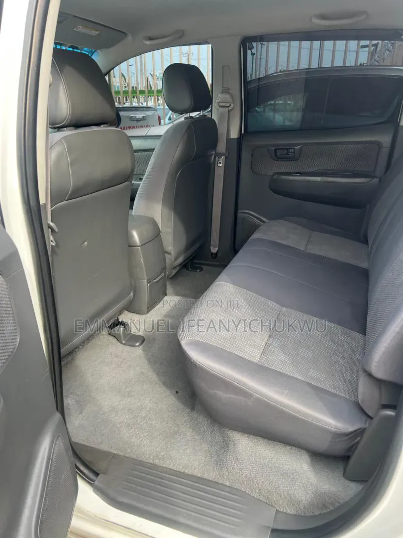 Toyota Hilux 2012 White
