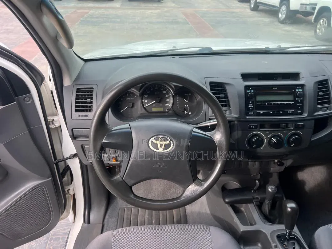 Toyota Hilux 2012 White