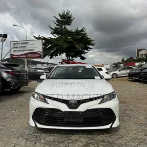 Toyota Camry 2018 White