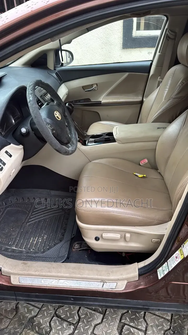 Toyota Venza LE 2011 Brown