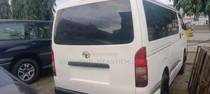 Toyota HiAce 2015 White