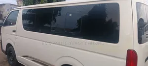 Toyota HiAce 2015 White