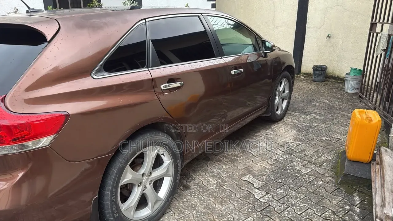 Toyota Venza LE 2011 Brown
