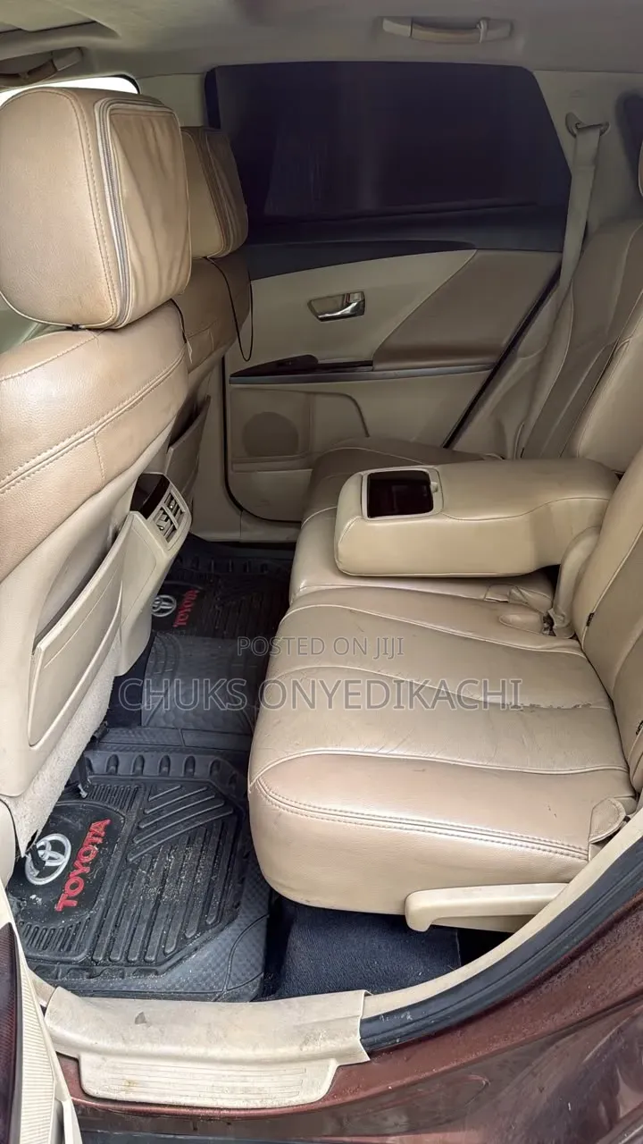 Toyota Venza LE 2011 Brown