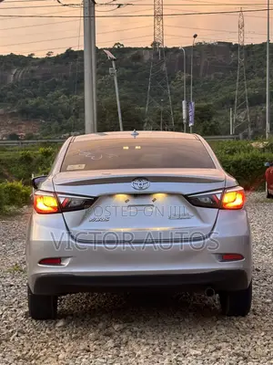 Toyota Yaris 2020 Silver