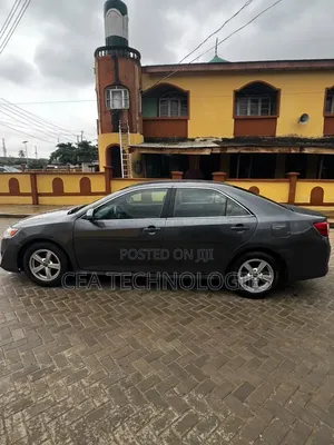 Toyota Camry LE 4dr Sedan (2.5L 4cyl 6A) 2014 Gray