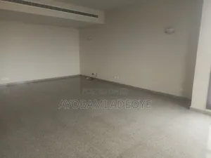 4bdrm Apartment in Banana Island for rent
