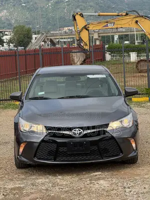 Toyota Camry SE 4dr Sedan (2.5L 4cyl 6A) 2015 Gray