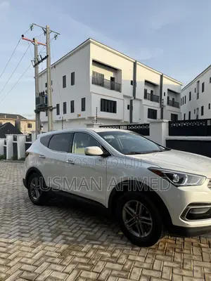 Hyundai Santa Fe 2017 White