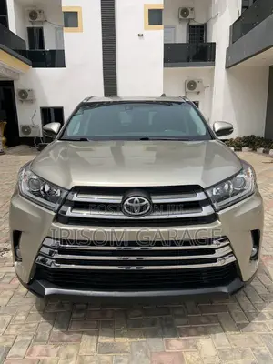Toyota Highlander Limited 4dr SUV (3.5L 6cyl 6A) 2015 Gold