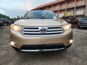 Toyota Highlander Limited 2011 Gold