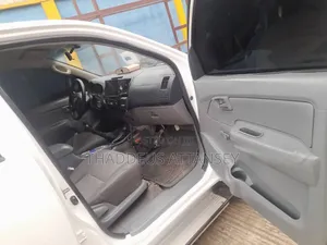 Toyota Hilux 2013 White