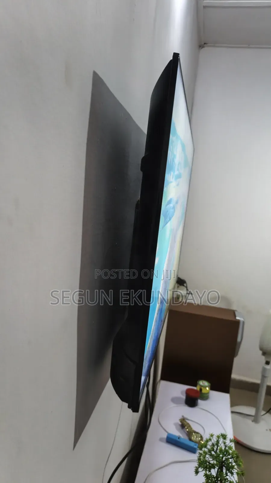Hisense TV 43inches