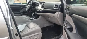 Toyota Highlander 2017 Silver