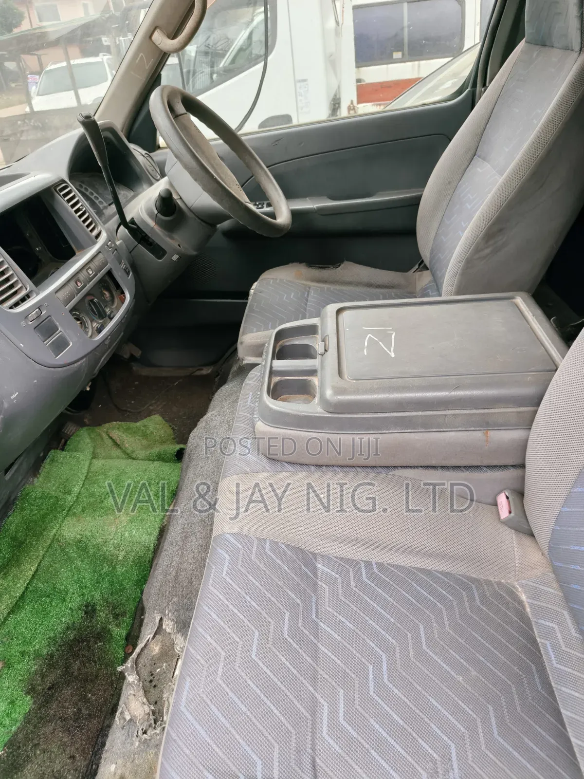 Nissan Caravan (Urvan) 2011 Grey