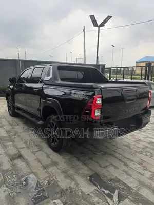 New Toyota Hilux 2025 Black