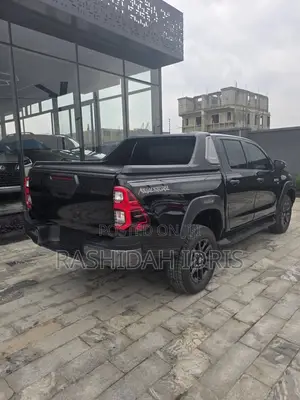 New Toyota Hilux 2025 Black
