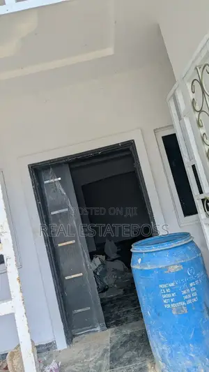 3bdrm Block of Flats in Uyo for rent