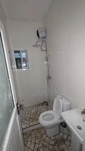 3bdrm Block of Flats in Uyo for rent