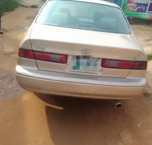 Toyota Camry 2001 Gold