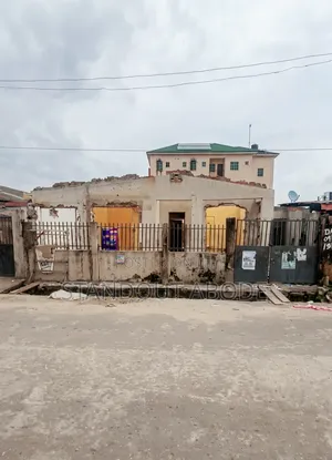 Demolishable Plot of Land for Sale in Shomolu