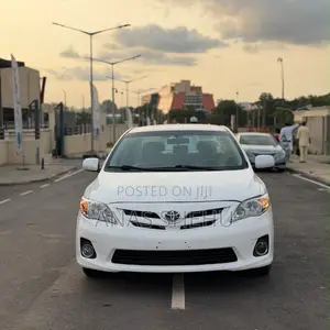 Toyota Corolla LE 4dr Sedan (1.8L 4cyl 4A) 2013 White