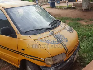 Nissan Vanette 2005 Yellow