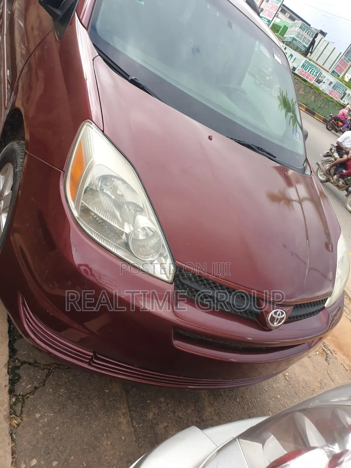 Toyota Sienna 2005 Red