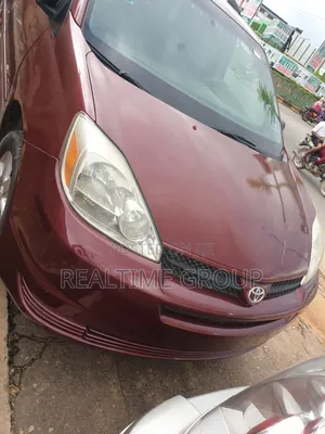 Toyota Sienna 2005 Red