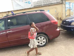 Toyota Sienna 2005 Red